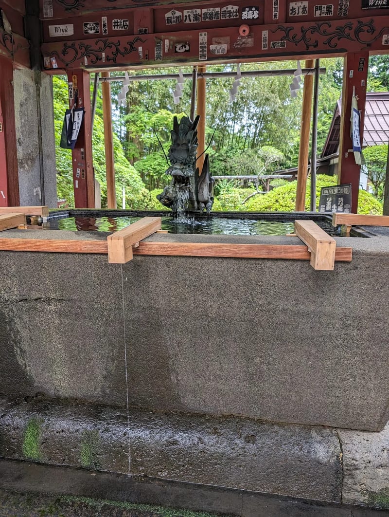 Temizuya at Fuji Sengen-Jinja Shrine — Fujiyoshida, Yamanashi, Japan Bronze dragon spout over a temizuya ritual water basin at Fuji Sengen-Jinja Shrine, Fujiyoshida, Yamanashi, Japan.